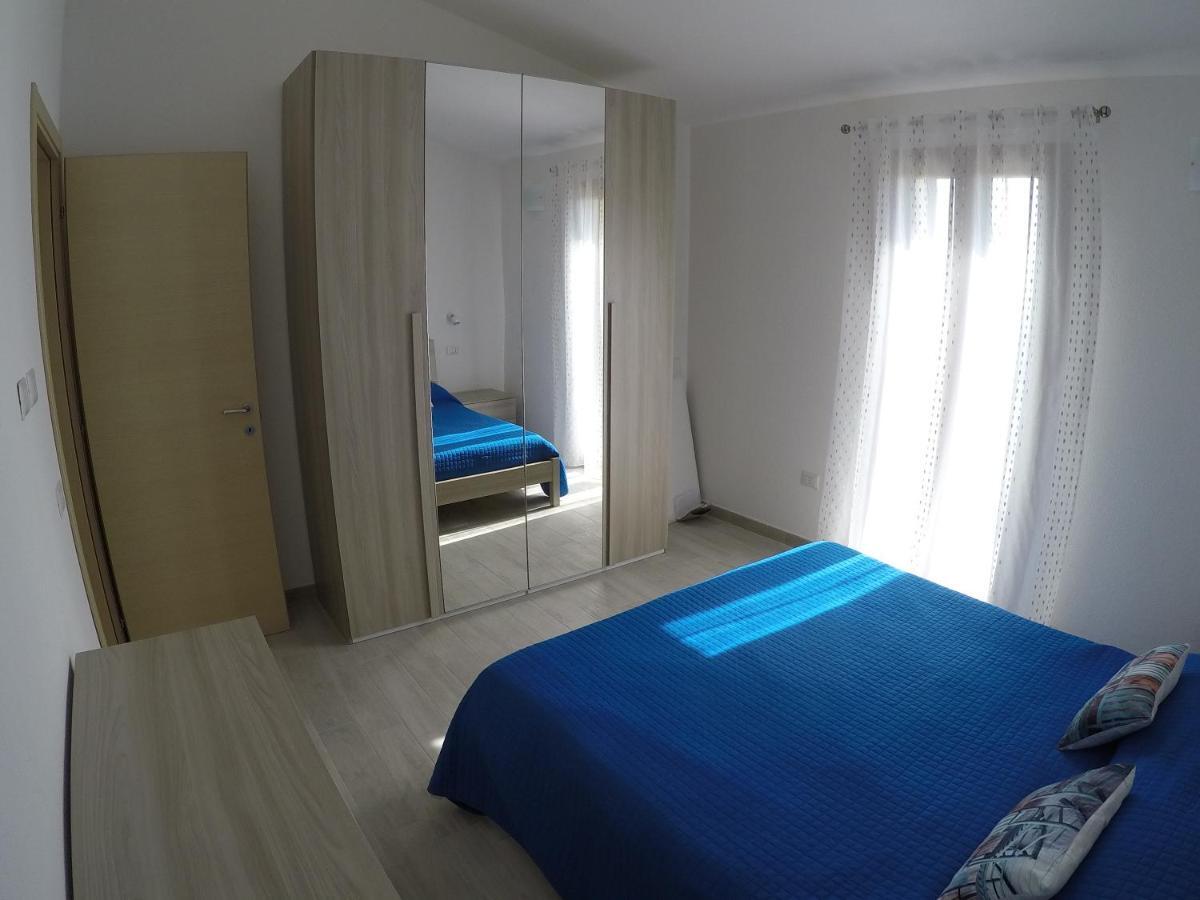 Aquilone Apartment Badesi Bagian luar foto