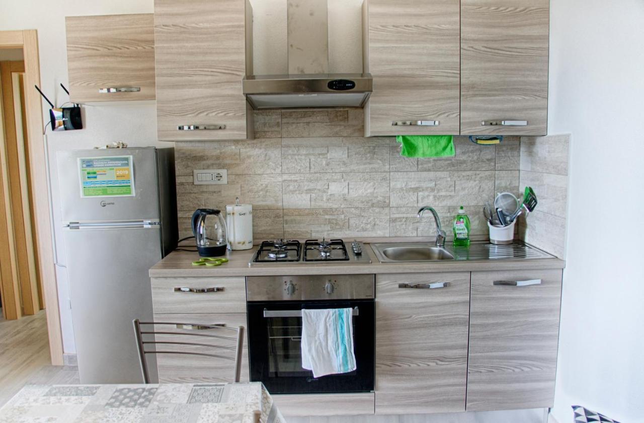Aquilone Apartment Badesi Bagian luar foto